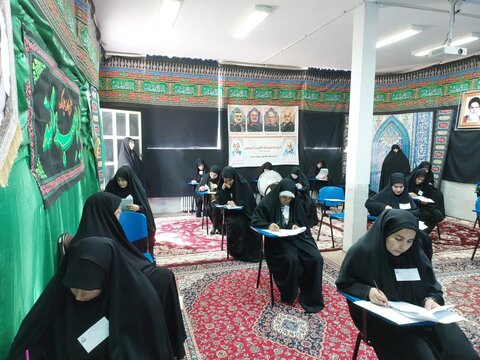 تصاویر/حضور امام جمعه شهرستان خنداب در آزمون ورودی حوزه‌های علمیه خواهران