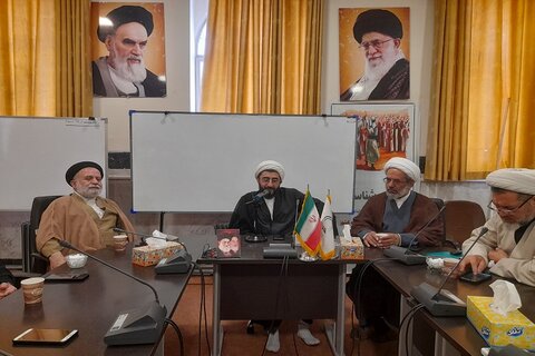تصاویر/ جلسه دبیر قرارگاه جنگ ترکیبی حوزه های علمیه با نهادهای حوزوی کرمانشاه