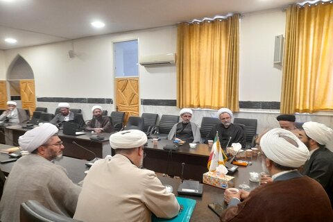 تصاویر/ جلسه دبیر قرارگاه جنگ ترکیبی حوزه های علمیه با نهادهای حوزوی کرمانشاه