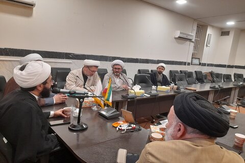 تصاویر/ جلسه دبیر قرارگاه جنگ ترکیبی حوزه های علمیه با نهادهای حوزوی کرمانشاه
