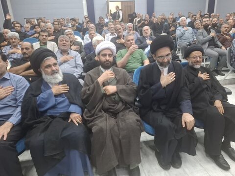 تصاویر/ مراسم تجلیل ازخانواده شهیدان سیفایی، اجتهد و خادمان حسینی آشپزان و چای‌ریزان فین کاشان