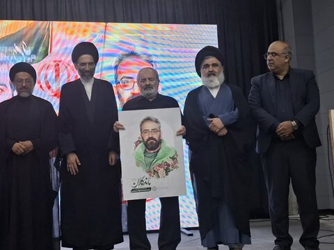 تصاویر/ مراسم تجلیل ازخانواده شهیدان سیفایی، اجتهد و خادمان حسینی آشپزان و چای‌ریزان فین کاشان