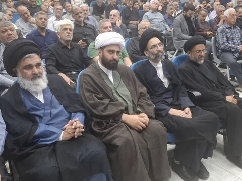 تصاویر/ مراسم تجلیل ازخانواده شهیدان سیفایی، اجتهد و خادمان حسینی آشپزان و چای‌ریزان فین کاشان