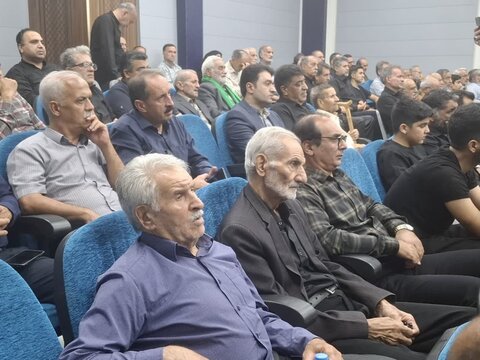 تصاویر/ مراسم تجلیل ازخانواده شهیدان سیفایی، اجتهد و خادمان حسینی آشپزان و چای‌ریزان فین کاشان