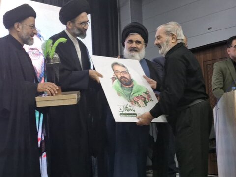 تصاویر/ مراسم تجلیل ازخانواده شهیدان سیفایی، اجتهد و خادمان حسینی آشپزان و چای‌ریزان فین کاشان