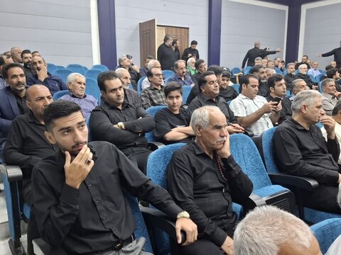 تصاویر/ مراسم تجلیل ازخانواده شهیدان سیفایی، اجتهد و خادمان حسینی آشپزان و چای‌ریزان فین کاشان