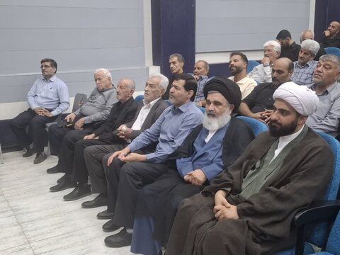 تصاویر/ مراسم تجلیل ازخانواده شهیدان سیفایی، اجتهد و خادمان حسینی آشپزان و چای‌ریزان فین کاشان