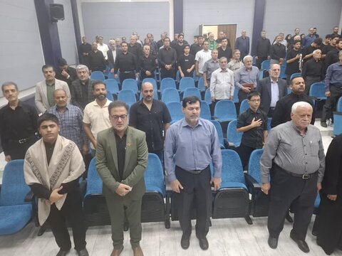 تصاویر/ مراسم تجلیل ازخانواده شهیدان سیفایی، اجتهد و خادمان حسینی آشپزان و چای‌ریزان فین کاشان