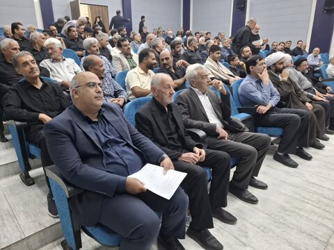 تصاویر/ مراسم تجلیل ازخانواده شهیدان سیفایی، اجتهد و خادمان حسینی آشپزان و چای‌ریزان فین کاشان