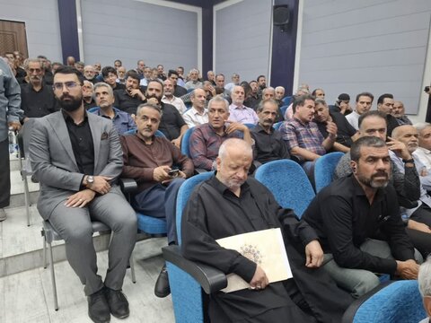 تصاویر/ مراسم تجلیل ازخانواده شهیدان سیفایی، اجتهد و خادمان حسینی آشپزان و چای‌ریزان فین کاشان