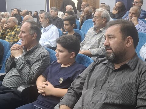 تصاویر/ مراسم تجلیل ازخانواده شهیدان سیفایی، اجتهد و خادمان حسینی آشپزان و چای‌ریزان فین کاشان