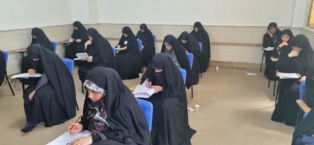 حضور بیش از ۵۰۴ داوطلب در آزمون پذیرش حوزه علمیه خواهران مازندران