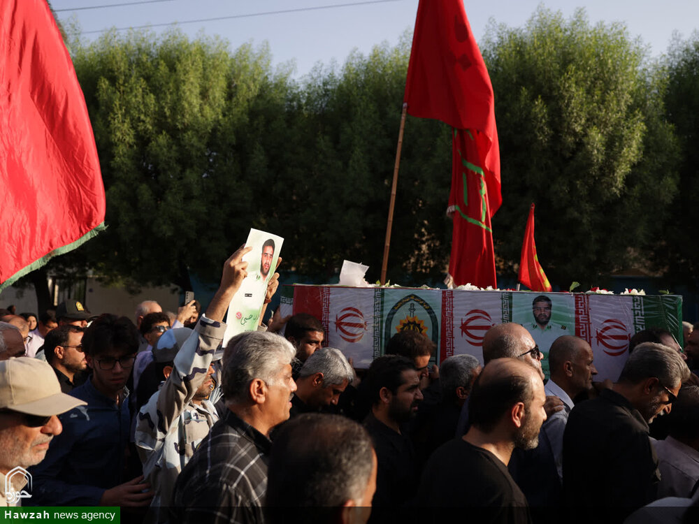 فیلم| تشییع پیکر شهید ایمان قائدی از شهدای جنگ اقتدار در خورموج