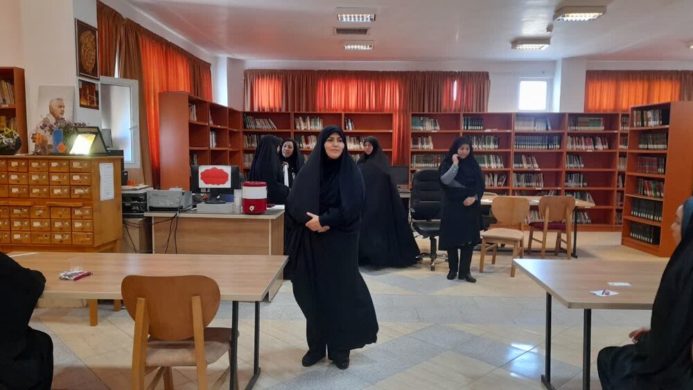 آزمون ورودی حوزه‌های علمیه خواهران همزمان با سراسر کشور در ساوه برگزار شد