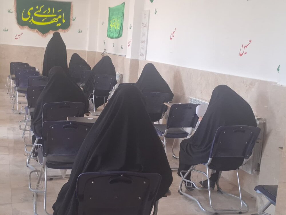 تصاویری از برگزاری آزمون ورودی سطح دو مدرسه علمیه حضرت زهرا(س) سنجان