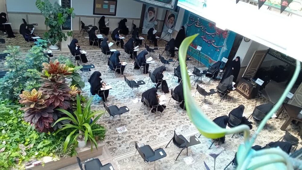آزمون ورودی حوزه علمیه خواهران استان قم برگزار شد+ تصاویر