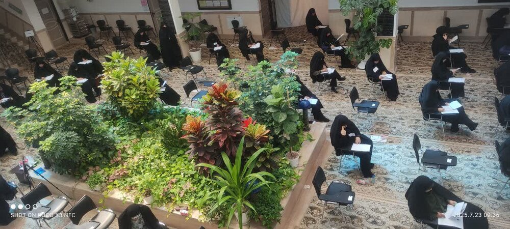 آزمون ورودی حوزه علمیه خواهران استان قم برگزار شد+ تصاویر