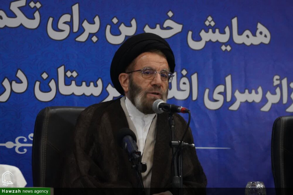 خیّران و نیکوکاران در راستای پیشبرد امور جامعه نقش دارند