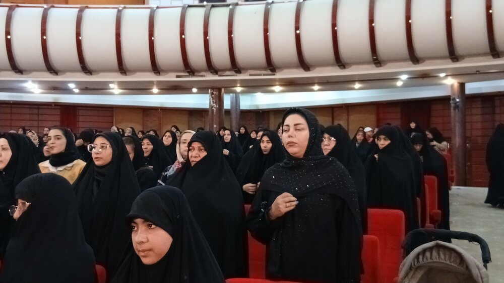 نخستین نشست از سلسله‌نشست‌های اندیشه‌ای «فتح خون» با موضوع «زنان و جنگ» به همت اندیشکده بانوان محیا در مشهد