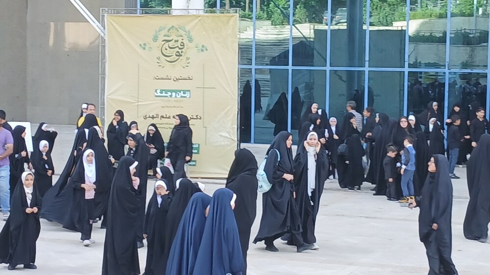 نخستین نشست از سلسله‌نشست‌های اندیشه‌ای «فتح خون» با موضوع «زنان و جنگ» به همت اندیشکده بانوان محیا در مشهد