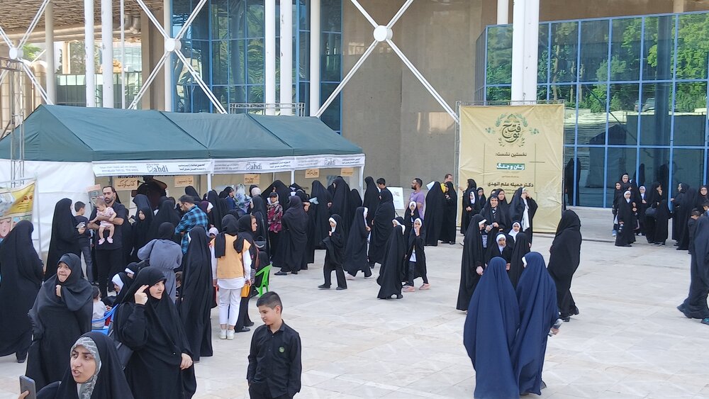 نخستین نشست از سلسله‌نشست‌های اندیشه‌ای «فتح خون» با موضوع «زنان و جنگ» به همت اندیشکده بانوان محیا در مشهد