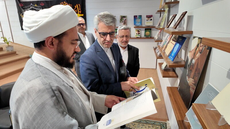 زيارة المتحدث باسم وزارة الخارجية لوكالة أنباء الحوزة + صور