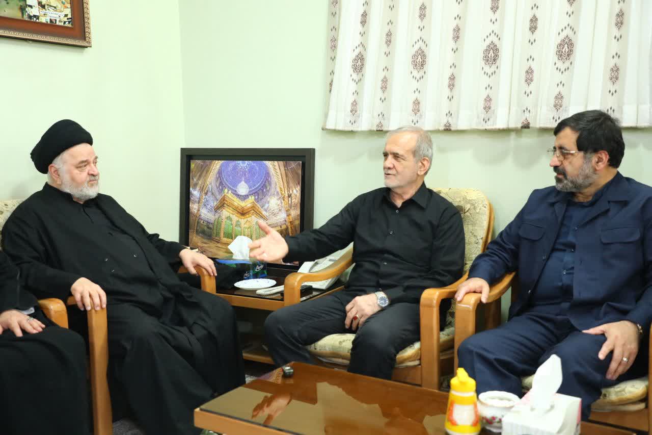 Le Président Pezeshkian visite le bureau du Grand Ayatollah Sistani à Qom