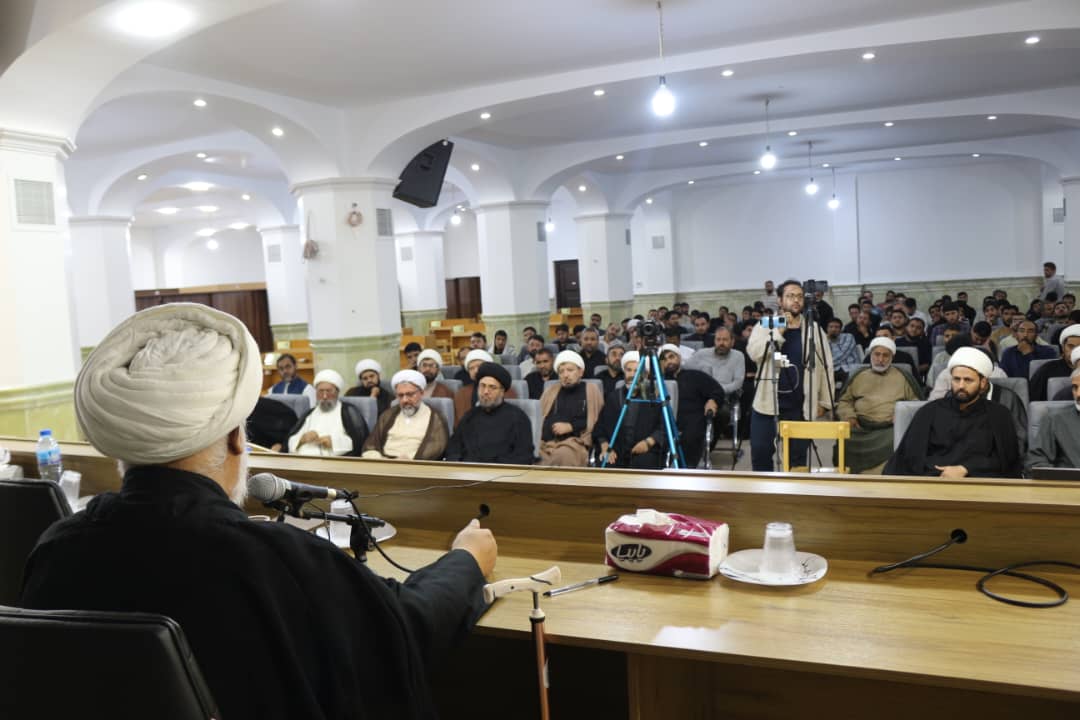 تصاویر/ ایران و پاکستان کے علماء کا مشترکہ سیمینار "اربعینِ حسینی؛ انقلابی تحریکوں کی تربیت گاہ، امام خمینیؒ کے عاشورائی افکار کی روشنی میں"
