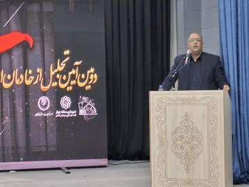 مراسم تجلیل از خانواده شهدای مبارزه با رژیم صهیونی و خادمان حسینی در فین کاشان برگزار شد