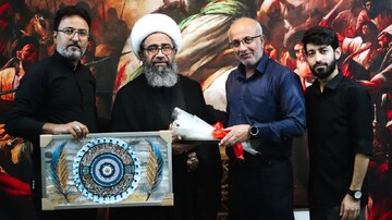 تجلیل از چهره ماندگار احیای روضه‌های خانگی در محله الشهدا بندرعباس 