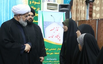 تصاویر/ نشست صمیمی جوانان با امام جمعه خورموج