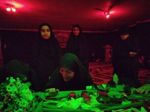 تصاویر/ شهید ایمان قائدی در آغوش خانواده