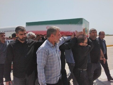 تصاویر/ شهید ایمان قائدی در آغوش خانواده