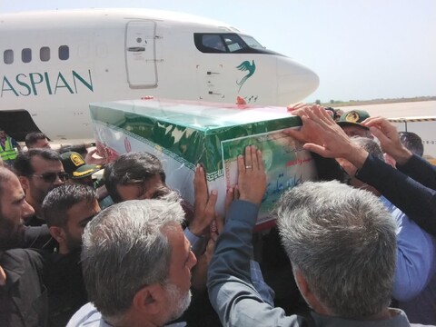 تصاویر/ شهید ایمان قائدی در آغوش خانواده