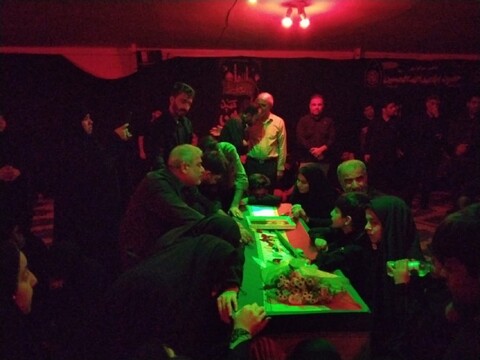 تصاویر/ شهید ایمان قائدی در آغوش خانواده