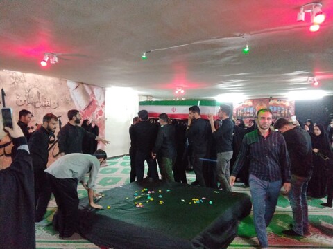 تصاویر/ شهید ایمان قائدی در آغوش خانواده