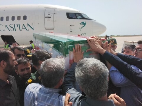 تصاویر/ شهید ایمان قائدی در آغوش خانواده