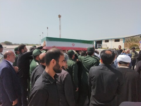 تصاویر/ شهید ایمان قائدی در آغوش خانواده