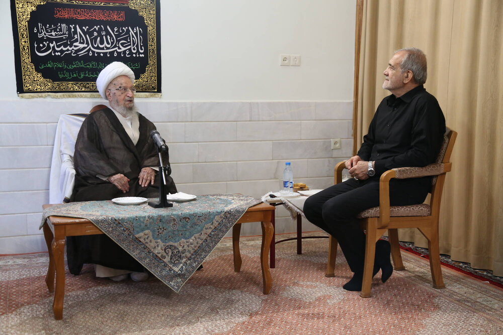 دیدار رئیس جمهور با آیت الله العظمی مکارم شیرازی