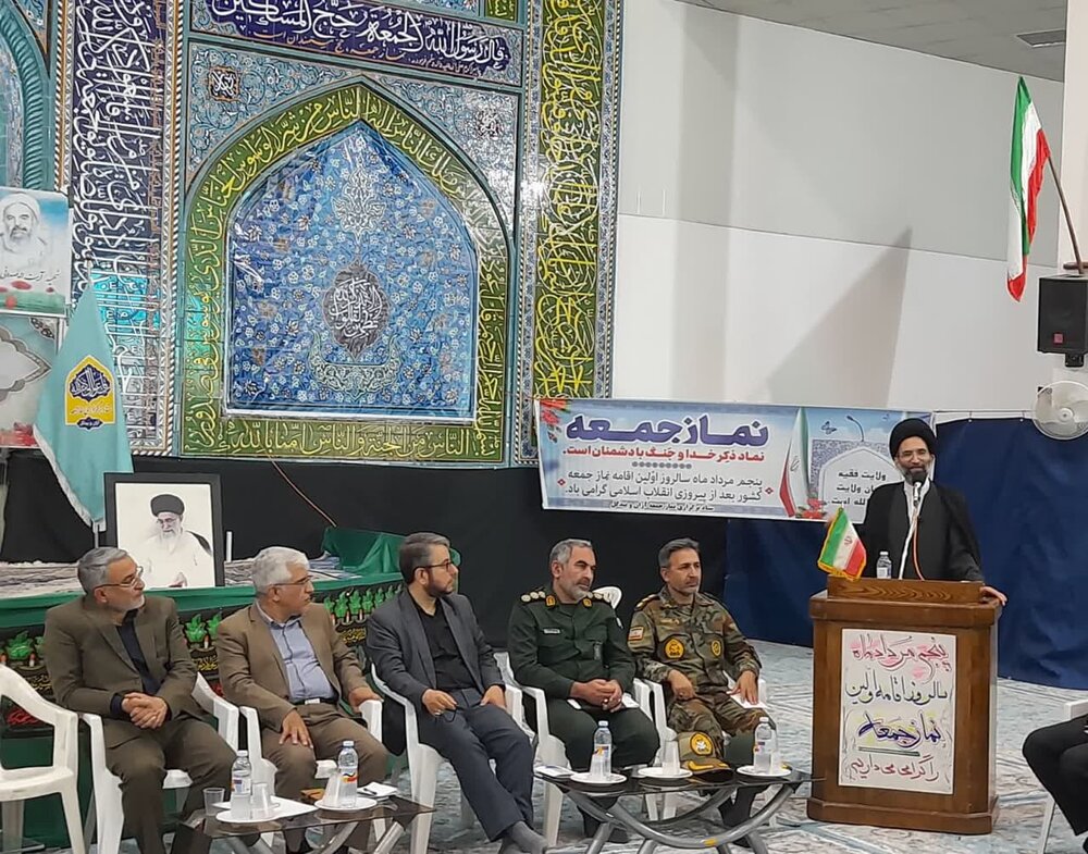 تبیین مواضع رهبر معظم انقلاب بر عهده ائمه جمعه است