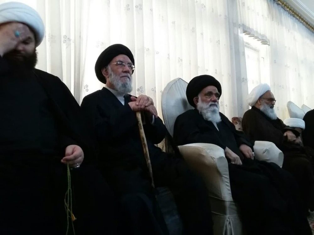 क्रांति के सर्वोच्च नेता सय्यद अल-शोहदा (अ) के मार्ग पर चल रहे हैं क्रांति के सर्वोच्च नेता सय्यद अल-शोहदा (अ) के मार्ग पर चल रहे हैं