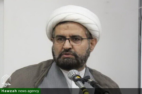 نماز جمعه جایگاه دفاع از اسلام ناب و مبارزه با تحریف‌گران دین است