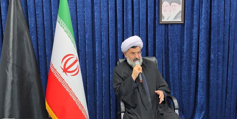 نماز جمعه محلی برای طرح مسائل و پیگیری مشکلات مردم است