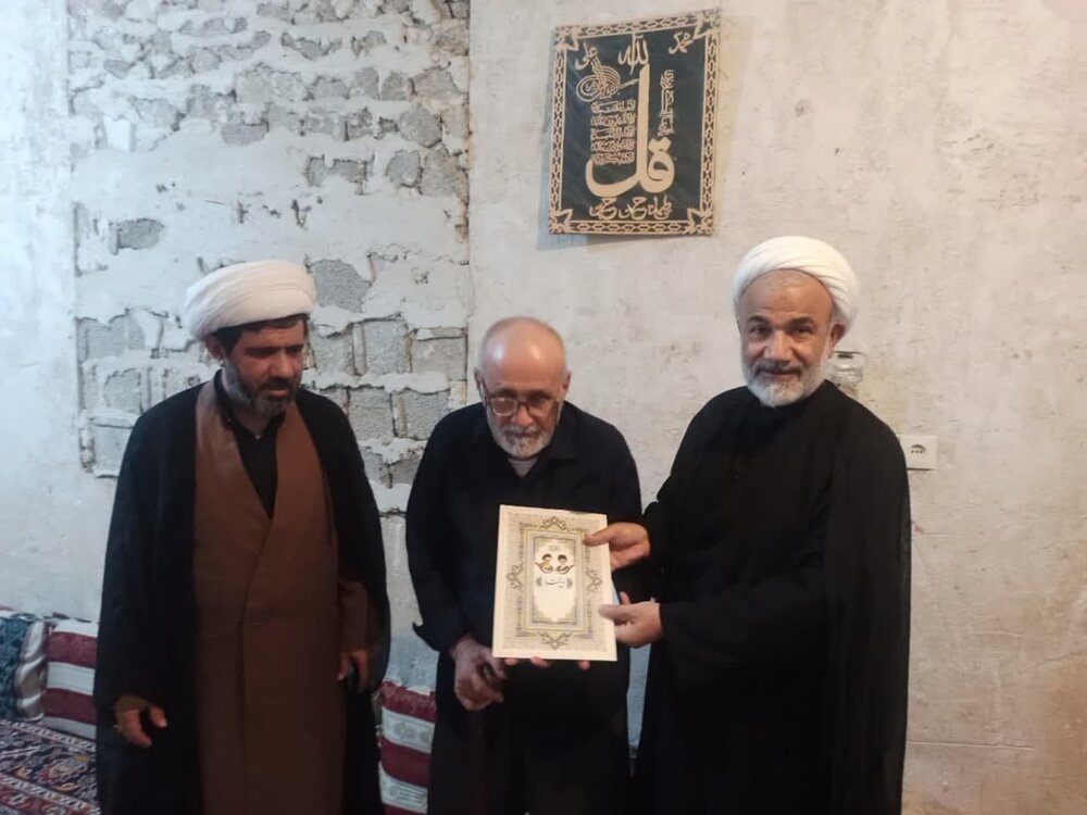 عیادت امام جمعه برازجان از چهره خدوم و پیشکسوت نماز جمعه شهر