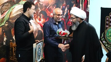  تجلیل از چهره ماندگار احیای روضه‌های خانگی در محله الشهدا بندرعباس