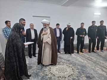 تصاویر/ دیدار آیت الله ملکوتی با خانواده های شهدای محمد حسین عابدی آذر و امیرمحمد رادمهر