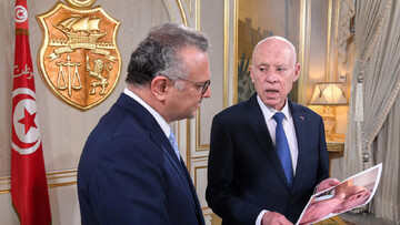 رئیس جمهور تونس تصاویر کودکان گرسنه غزه را در جلسه با مشاور ترامپ نمایش داد