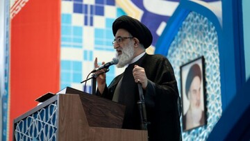 هشدار امام جمعه کرج نسبت به ترول‌های مجازی و جنگ روایت‌ها