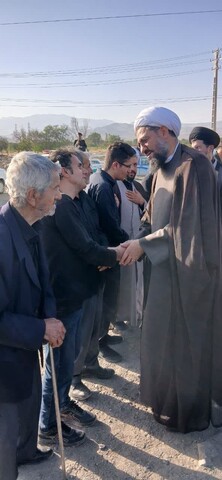 تصاویر / اقامه نماز میت بر پیکر مرحوم حجت الاسلام آقا میری توسط نماینده ولی فقیه در استان همدان