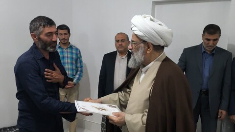 تصاویر/ دیدار آیت الله ملکوتی با خانواده های شهدای محمد حسین عابدی آذر و امیرمحمد رادمهر